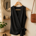 Blusa sin manga con nudo al costado